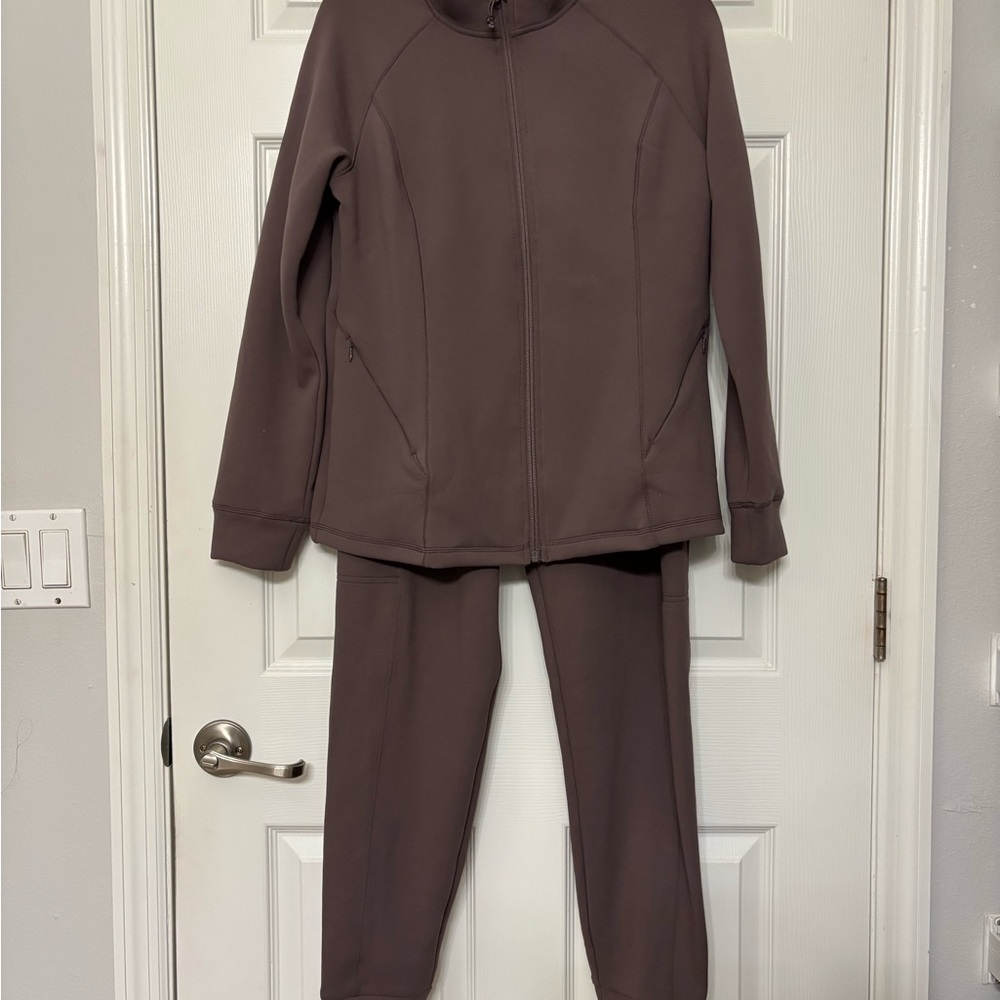 32 Degrees Taupe Heat jacket and pant set - Size Medium